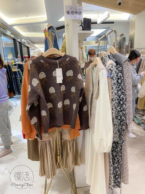 服裝批發(fā)市場清倉撿漏全攻略 百元三件與二十元牛仔褲，哪里更劃算？